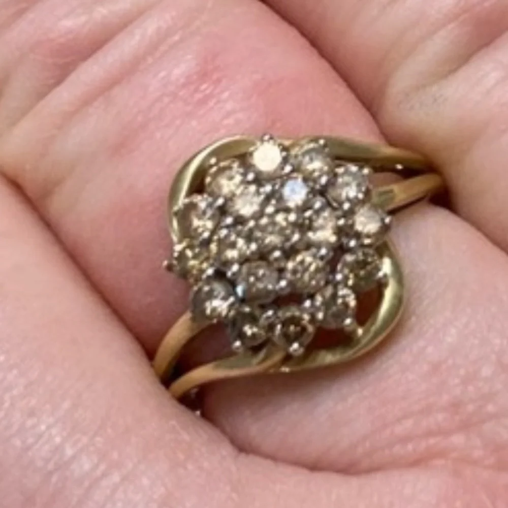 10k yellow gold diamond ring - Picture 8 of 8